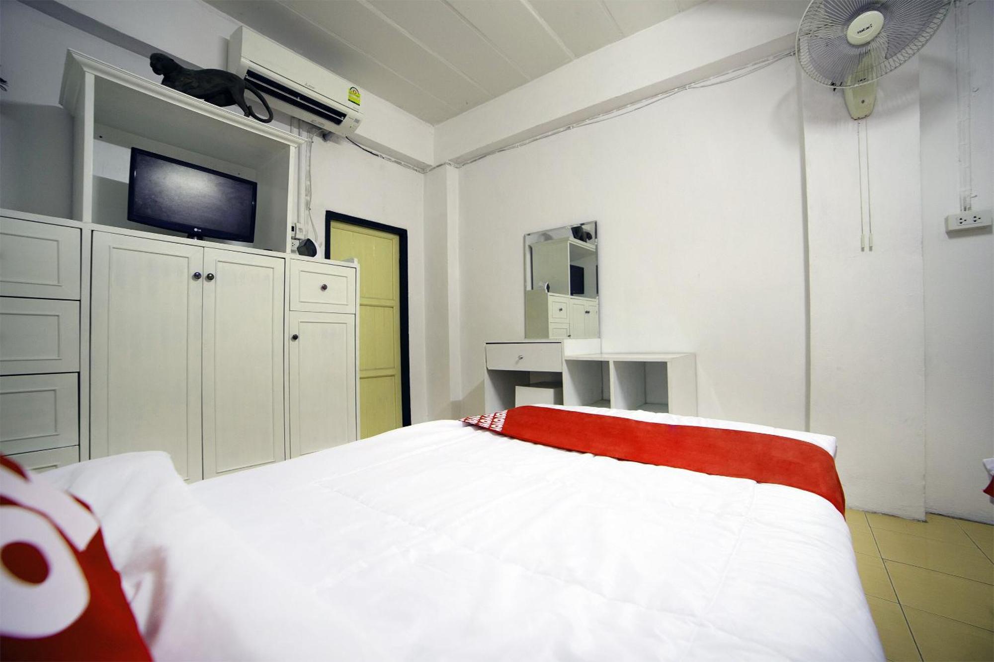 Oyo 560 Chang Hostel Suvarnabhumi Banguecoque Exterior foto